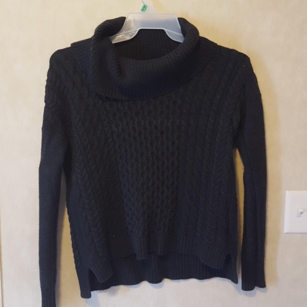 Cute sweater from American Eagle size Medium